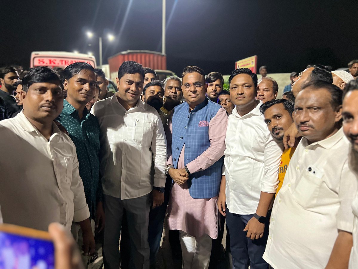 rais_shk's tweet photo. We inaugurated the New Pipeline Road, Street Lights, and a High Mast Light at Shanti Nagar today. This development will improve safety, convenience, and quality of life for residents. #RiseWith Rais #Bhiwandi https://t.co/O5nxKZn1dZ