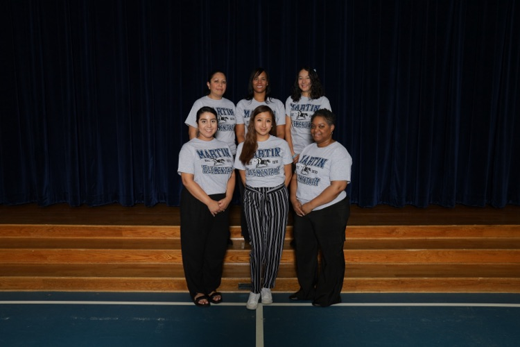Martin_Mustangs's tweet image. Where big dreams begin in small chairs Presenting Martin's Kindergarten Team: Back: Narvaez, Jones, Ardon Front: Barahona, Garcia, Sweet ✏️💛 #KinderMagic