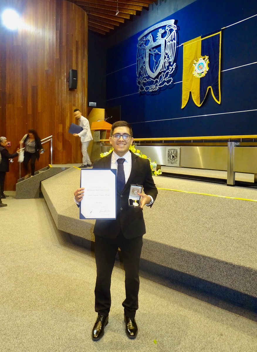 Ayer recibí la Medalla Alfonso Caso de la <a href="/UNAM_MX/">UNAM</a>  por mi desempeño en el Doctorado en Astrofísica en el <a href="/IRyAUNAM/">IRyA UNAM Campus Morelia 📡</a> .

Una trayectoria académica que inició en Guatemala 🇬🇹, pasó por México 🇲🇽, Chile 🇨🇱, y ahora por Inglaterra 🏴󠁧󠁢󠁥󠁮󠁧󠁿.

Nuevos retos vienen por delante 📡📡🪐.