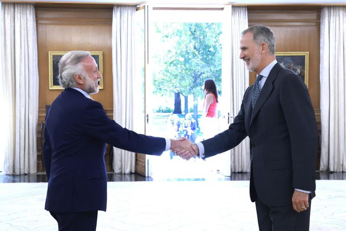 🔴 ÚLTIMA HORA ‼️

Eduardo Inda sigue en paradero desconocido tras negarse a abandonar la Zarzuela mientras se aferraba a la bragueta de Felipe VI.
Tras múltiples zapatazos de su Majestad, logró ocultarse entre los arbustos de Palacio.

Es el mayor atentado desde que un rapero...