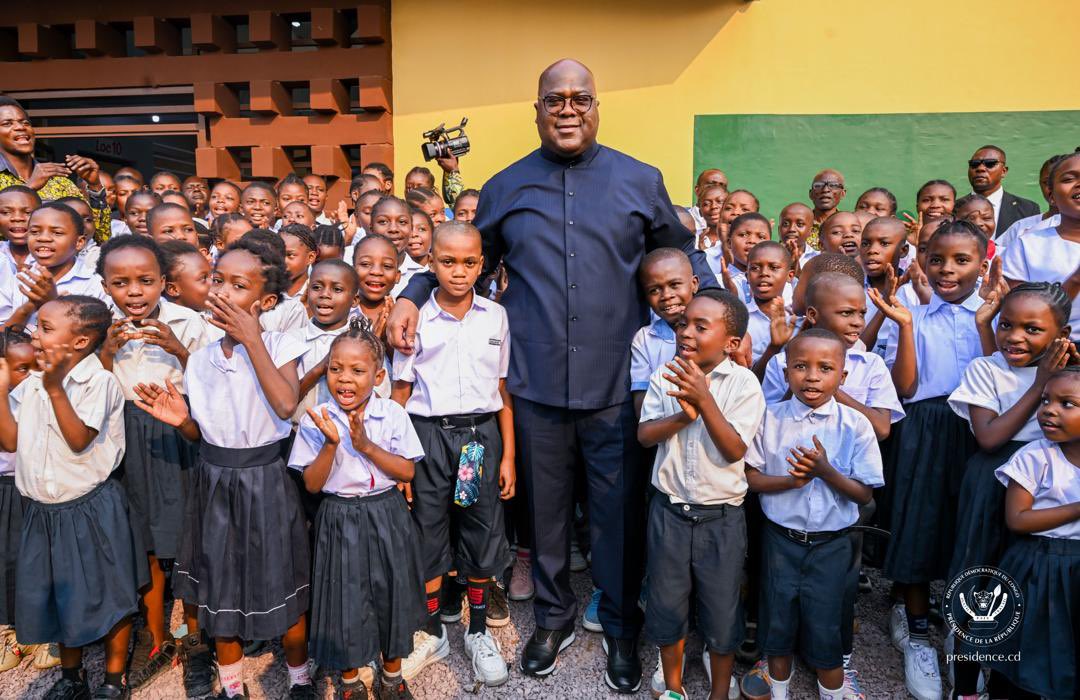 Presidence_RDC's tweet image. Trois jours après la rentrée des classes pour l’année scolaire 2025-2026, le Président de la République Félix Antoine Tshisekedi Tshilombo a effectué, ce mercredi, une visite surprise à l’Institut Liloba, au quartier Binza Ozone, dans la commune de Ngaliema.

Le Chef de l’État y…