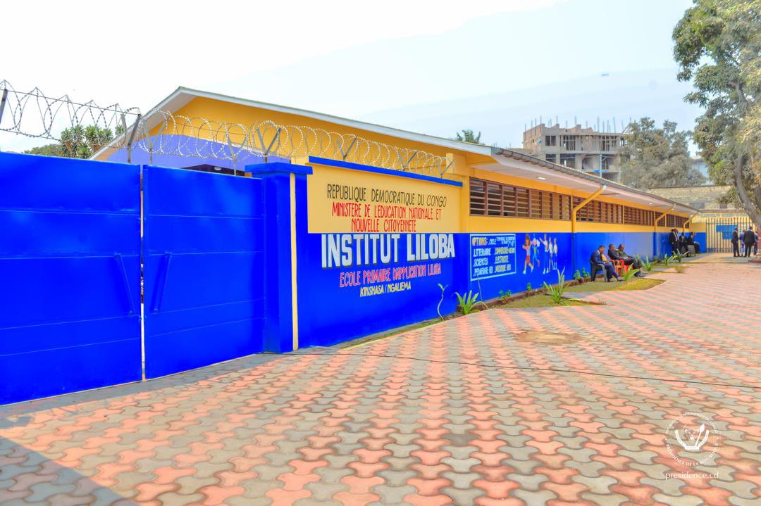 Presidence_RDC's tweet image. Trois jours après la rentrée des classes pour l’année scolaire 2025-2026, le Président de la République Félix Antoine Tshisekedi Tshilombo a effectué, ce mercredi, une visite surprise à l’Institut Liloba, au quartier Binza Ozone, dans la commune de Ngaliema.

Le Chef de l’État y…