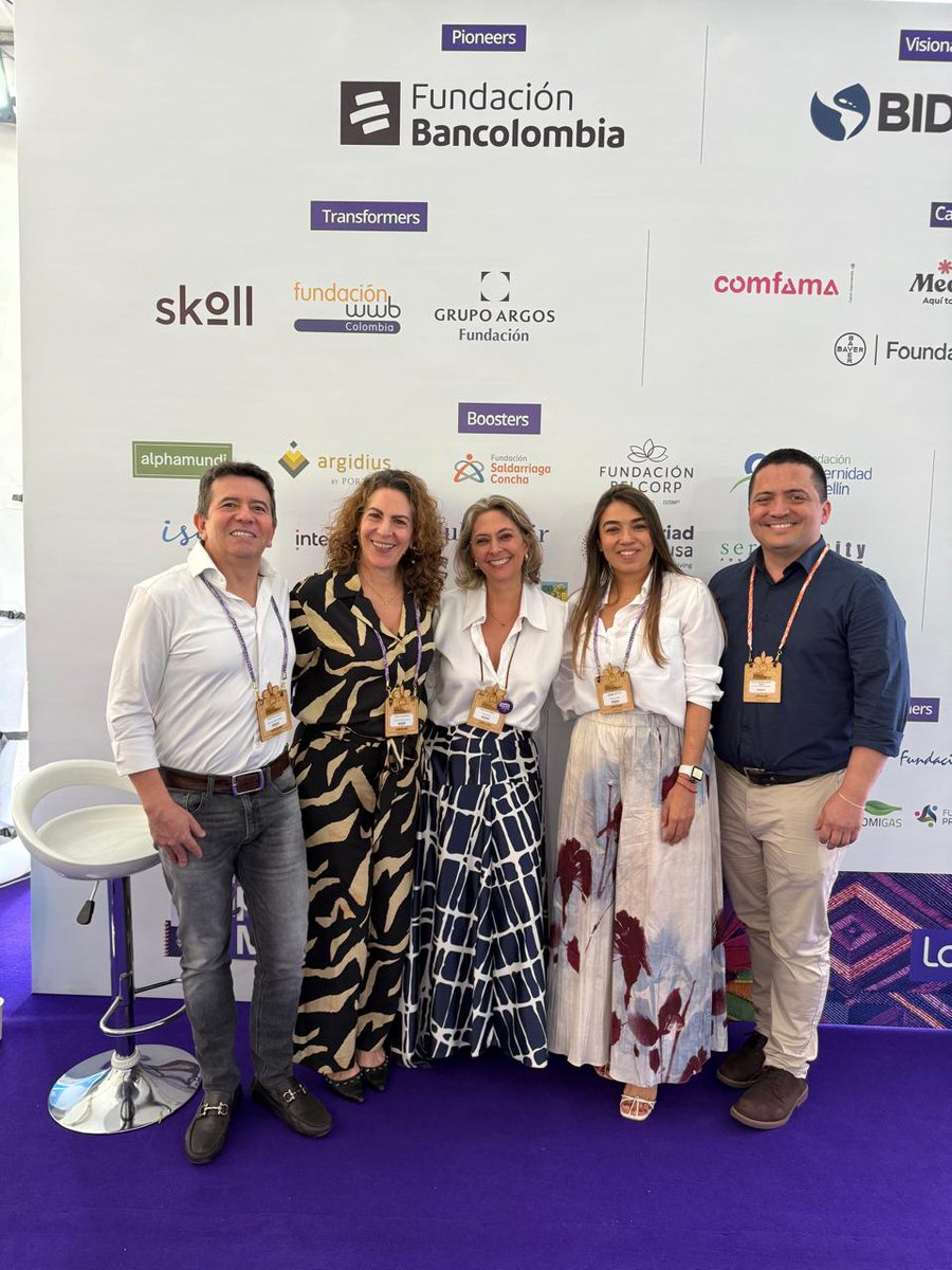 FundacionWWBCol's tweet photo. 🤝 En Impact Minds: Collective Makers 2025, nuestra directora de Programas, Johana Urrutia, participó en la sesión “Alianzas para el fortalecimiento de las microempresas” junto a Fundación Coppel, @camaracali , Corporación @interactuar  y @Fundemex .

En este espacio se dialogó sobre cómo las alianzas intersectoriales pueden fortalecer de manera sostenible a las microempresas, transformando su rol en el desarrollo económico de la región. Desde la Fundación WWB Colombia compartimos aprendizajes clave de nuestra experiencia:

✅ Reconocer a las microempresas como actores estratégicos del desarrollo económico local.

✅ Escalar y replicar modelos exitosos mediante la sistematización de aprendizajes y buenas prácticas.

✅ Promover la formalización progresiva, conectando a las y los emprendedores con servicios financieros y redes de apoyo.

✅ Co-crear soluciones con aliados para responder de manera integral a las necesidades de los territorios.

💬 Como destacó Johana:
"En la ruta de emprendimiento que tiene la Fundación, hemos desarrollado programas escalados —unos que funcionan en el Pacífico colombiano y otros más profundos como Yarú, que desarrolla capacidades empresariales y personales—, además de un programa de aceleración. Allí encontramos una oportunidad para generar una alianza alrededor de las compras inclusivas, un hallazgo muy interesante al hablar de brechas. Porque si somos aliados de los emprendedores, debemos encontrar junto a ellos lo que realmente necesitan: sí, desarrollar capacidades, pero también conectarse con el mercado y vender. Y qué mejor que hacerlo a través de rutas de compras inclusivas con grandes empresas, vinculadas a su core de negocio.”

#ImpactMinds2025 #CollectiveMakers #FundaciónWWBColombia #Alianzas @Latimpacto