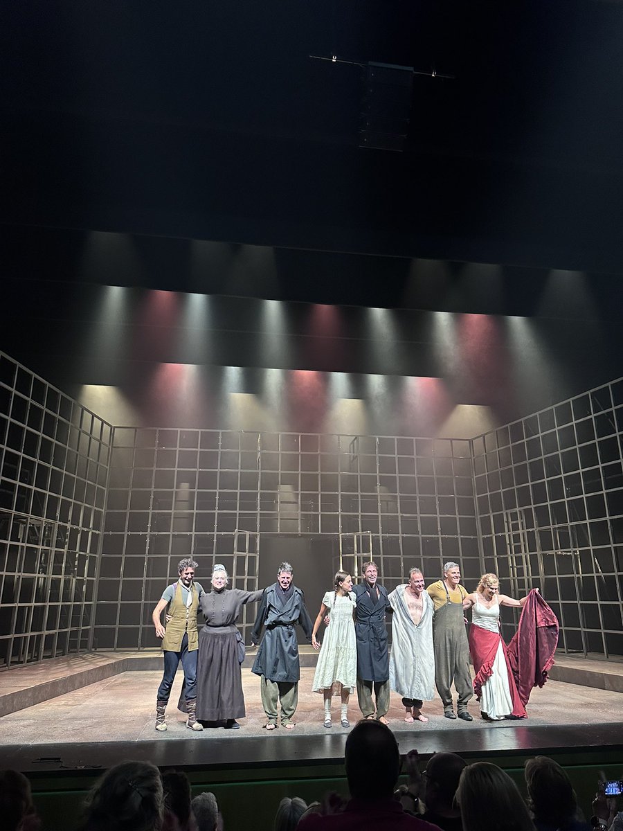 Sátira, humor y un alucinante despliegue actoral en “Los cuernos de don Friolera” hasta el 14 de septiembre en <a href="/TeatrosCanal/">Teatros del Canal ▪️ Comunidad de Madrid</a> vía <a href="/cinenuevatribu/">CineNuevaTribuna</a>