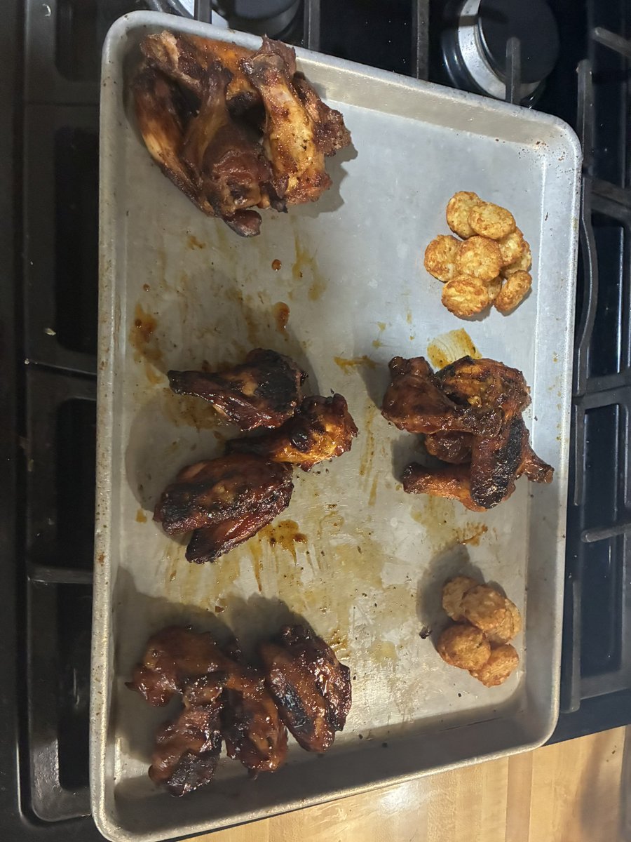 jamesstew4's tweet photo. Buffalo, mango habanero and sweet spicy Asian then just the rub https://t.co/6O4QbavtnL
