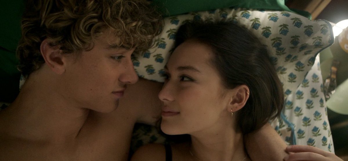 “i can’t sleep without you” they’ve been sharing a bed for 4 years :(