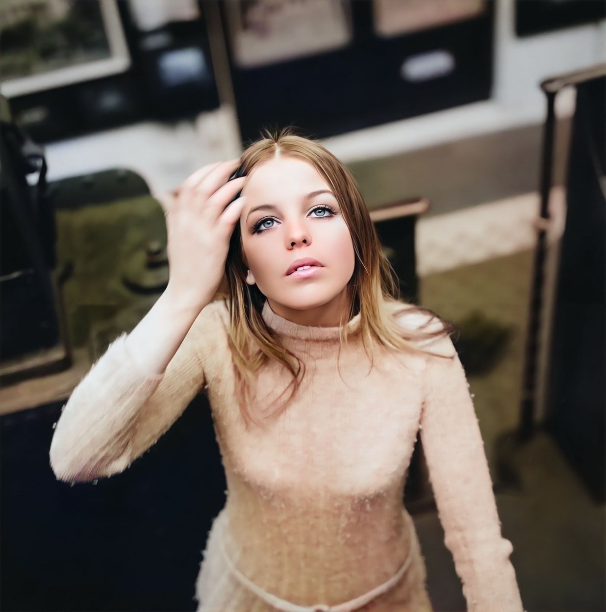 💐Morning my lovely poppets🌼wishing you all a terrific Thursday🌷hope you slept well &amp; haven't got too much to do today🌹I watched "Room 101" last night🌻an old one but very funny🌺what would you put in there🌸&amp; guess what I did🪷can be anything you dislike🪻person, objects,