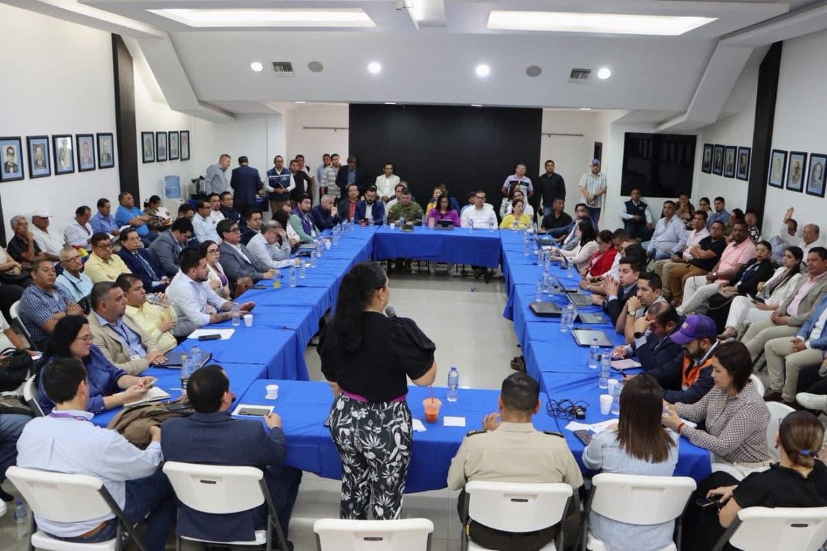 MMDDHH_Zona4's tweet photo. 📍#Manta

📌Participamos en la Comisión Ejecutiva Itinerante liderada por @avalleec, @GoberManabi articulando acciones con sectores productivos. Se asumieron compromisos en seguridad, control comercial y apoyo al sector pesquero.

#ElNuevoEcuador https://t.co/EXYoDVGsKO