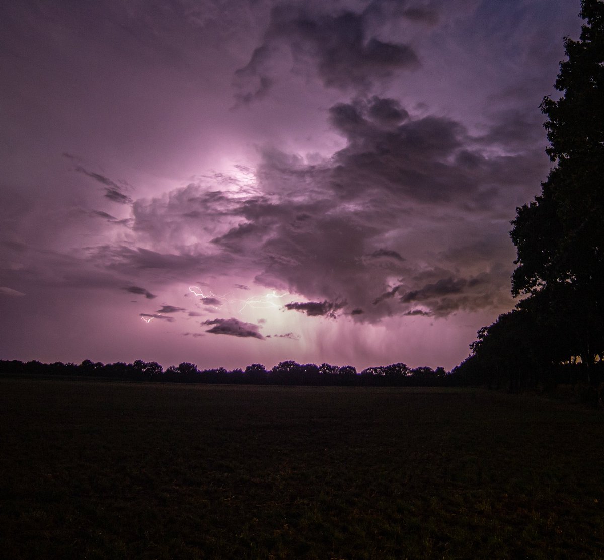 royelbers's tweet photo. #Lightning ⚡️ https://t.co/icBCsF9sLs