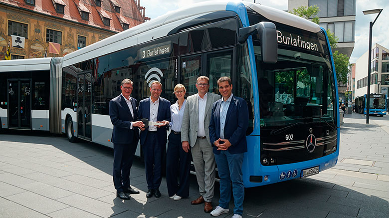 Daimler Buses impulsa la electromovilidad en Alemania con nuevas entregas de autobuses eléctricos... transporteinformativo.com.mx/daimler-buses-…
<a href="/MBenzBusesMx/">Mercedes-Benz Autobuses</a> <a href="/AscencioCE/">ASCENCIO Comunicación Estratégica</a> #autobuses #electromovilidad #seguridad #tecnologia #TransporteInfo