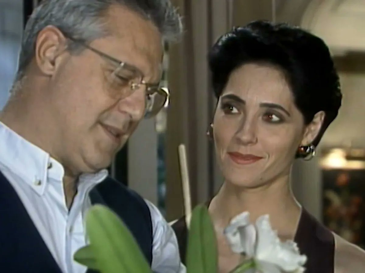 GiuliMedrado's tweet image. E a partir desse capítulo começava algo inédito em novelas: o público torcia e cobrava a morte da mocinha Diná para ela reencontrar seu grande amor Otávio, algo que chocou até o Fagundes na época. Maior casal da história das teledramaturgia faz assim mesmo. #AVIAGEM