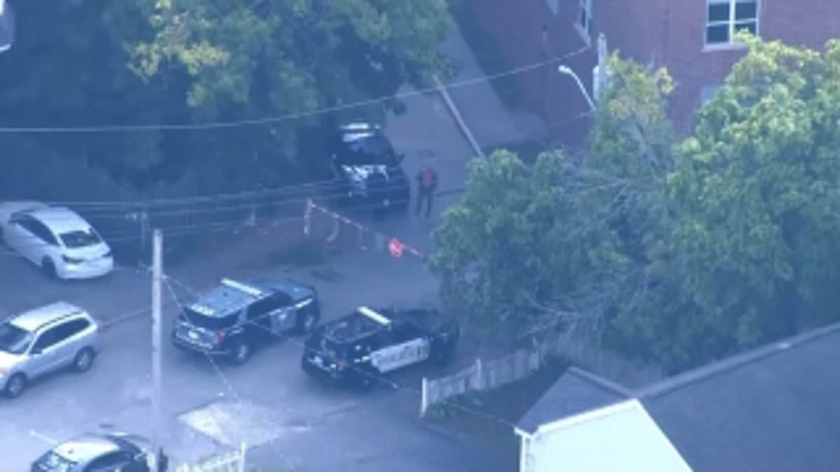 Gunman seen aiming rifle at UMass buildings as campus is locked down and students told to hide trib.al/OEJ22XP