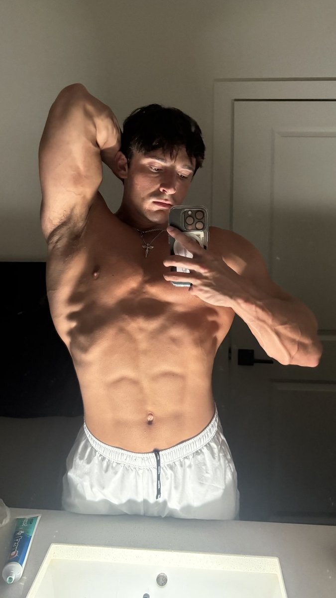 You subs should be so thankful you have the opportunity to send me cash and make my life better. Get to work 💵 
#FinDom #Cashmaster #cashed #cashalpha #dom #sniff #serve #send #cashmaster #serveyourhsalpha #feet #malefeet #footfetish #cashmaster #findom #footworship #cashslave