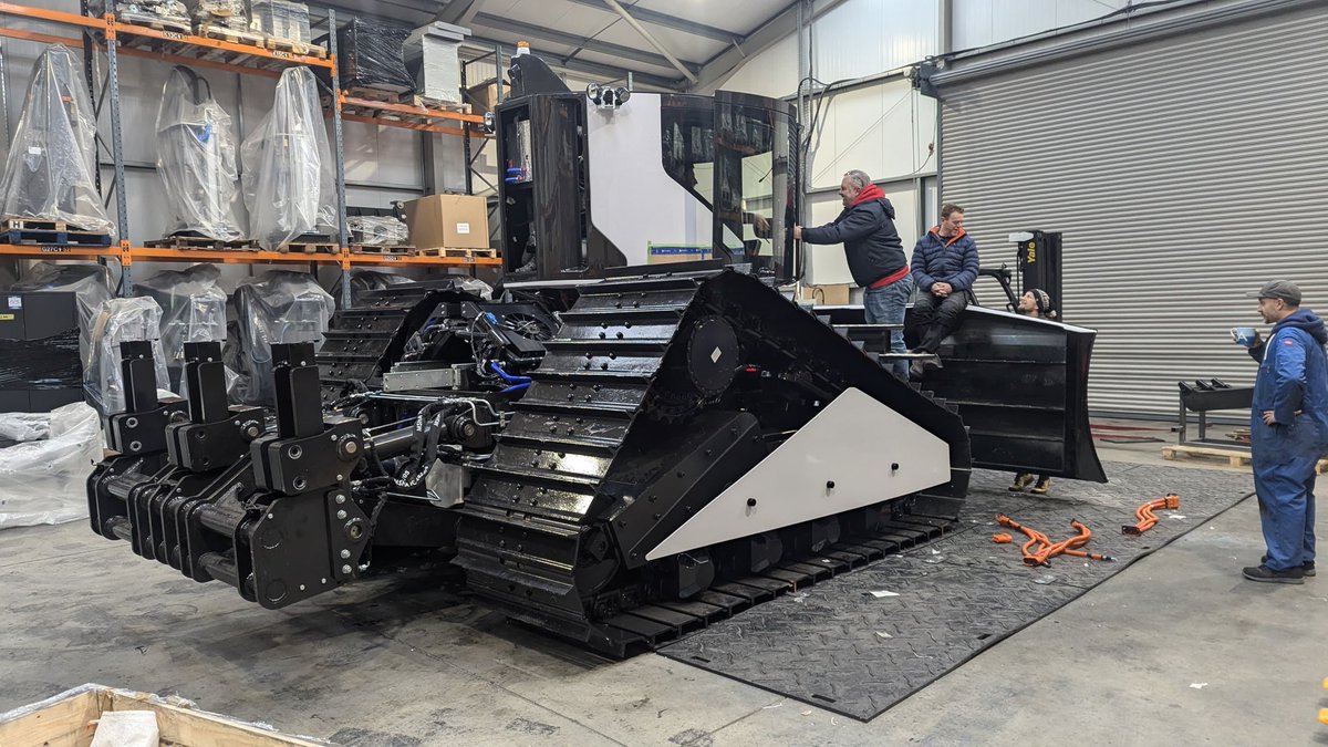 ahmedshubber25's tweet image. The Gen-1 dozer will be back in the hands of our team on September 15th. 

Our controls and validation team will run it daily in the field, deploying updates in real time. 

Meanwhile, another team is building the Gen-2 test bench ahead of production in late Q1 2026.