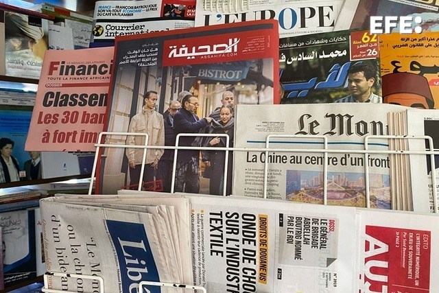 Los partidos políticos y la prensa en Marruecos cierran filas en defensa del rey Mohamed VI tras la publicación de una serie de artículos en el diario francés 'Le Monde' dedicados a la salud del rey y la situación de la monarquía.