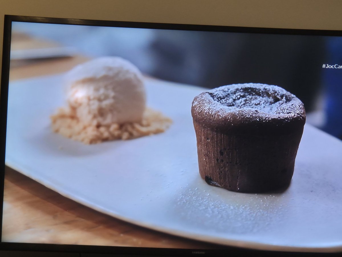 #JocCartesEstiu3Cat 
Muy pronto el "estic tartar", la pata de pulpo, el tiramisú y el coulant de chocolate podrán entrar en el Corpus de la Cuina Catalana ya q están en la mitad de las cartas de los rtes de Cataluña 🙂 Al menos de los q salen en este entretenido concurso de tv3.