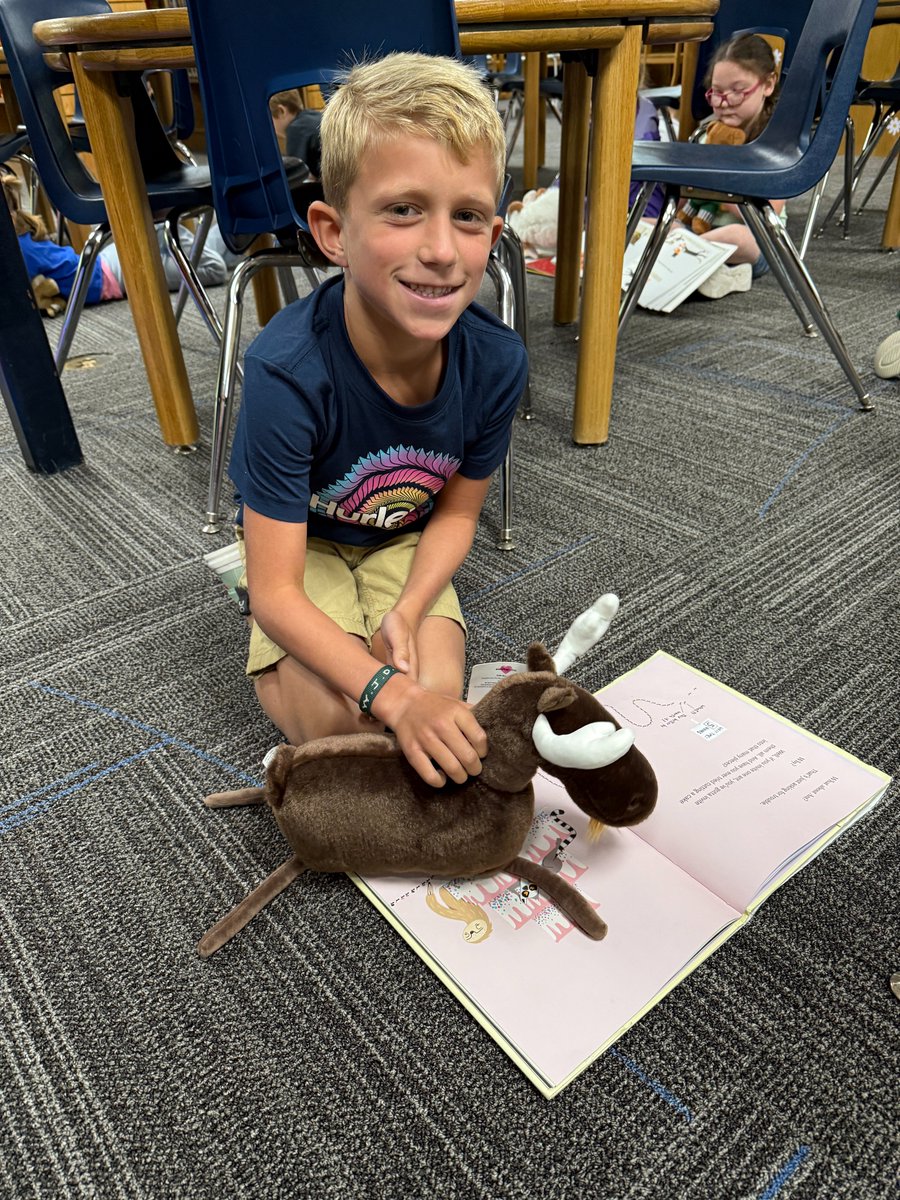 What's better than reading? Reading with a buddy! These 1st grade readers shared a story (or several!) with their cute, fuzzy friends.

#WeAreATK🐾