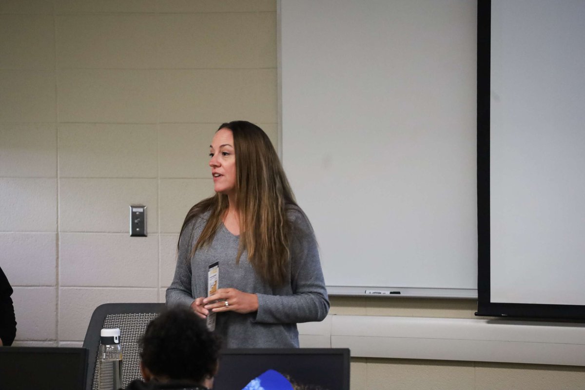 GCCCBroncbuster's tweet image. 📌 Thanks to Jill &amp;amp; Alejandra from Financial Aid for visiting Dr. Ortega’s class! They shared key info on FAFSA, scholarships, census date &amp;amp; staying enrolled in all planned courses. #FinanceClass #BusterSuccess