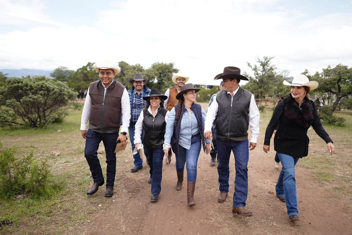 Toño Ochoa (@josejoseantonio) on Twitter photo Con la fuerza de las y los duranguenses… en esta bendita tierra, ¡#NaceUnGigante!
¡Muchas felicidades gobernador <a href="/EVillegasV/">Esteban Villegas V.</a> por tu Tercer Informe de Gobierno!
Gracias a la visión compartida de la gran familia, #DurangoEsElCamino del trabajo y los resultados. Con la fuerza de las y los duranguenses… en esta bendita tierra, ¡#NaceUnGigante!
¡Muchas felicidades gobernador <a href="/EVillegasV/">Esteban Villegas V.</a> por tu Tercer Informe de Gobierno!
Gracias a la visión compartida de la gran familia, #DurangoEsElCamino del trabajo y los resultados.