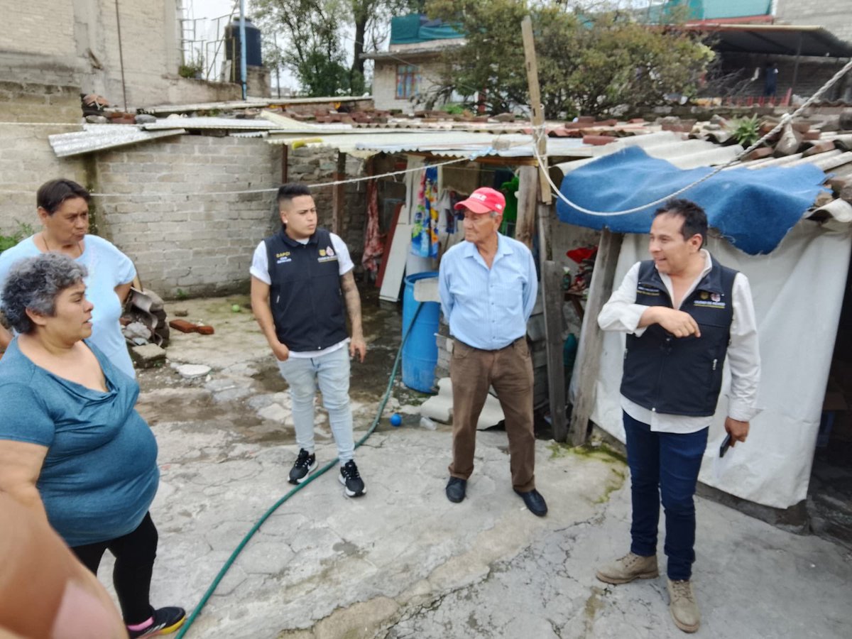 PartCiudIztap's tweet photo. Nuestro director @OsmarMartinez_ se encuentra ejecutando acciones conjuntas del operativo #Tlaloque  an la colonia Barrio San Antonio Culhuacan @ClaraBrugadaM @tomaspliegoc @angelsanchezco https://t.co/wmkhYoy2rj