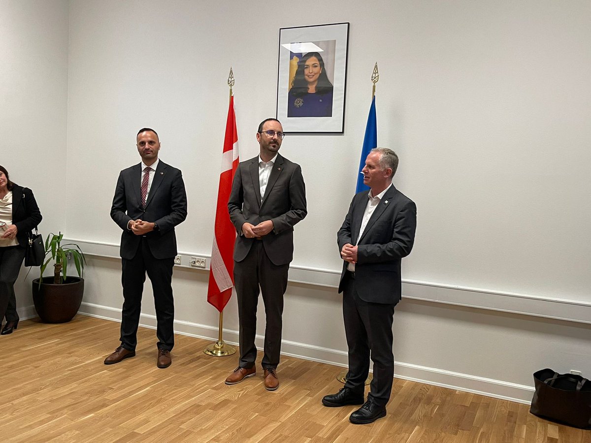 Besnik Bislimi (@bislimibesnik) on Twitter photo Discussions with our diaspora are always fruitful. In Copenhagen, I learned more about their stories & achievements as they continue to maintain a close relation to Kosova. We also spoke about recent developments, our country's economic progress and European integration process. Discussions with our diaspora are always fruitful. In Copenhagen, I learned more about their stories & achievements as they continue to maintain a close relation to Kosova. We also spoke about recent developments, our country's economic progress and European integration process.
