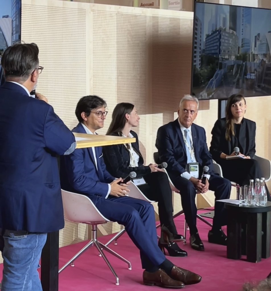 L’avenir est à l’immobilier bas-carbone. 

L’installation de <a href="/sanofi/">Sanofi</a> à <a href="/VilleCourbevoie/">Ville de Courbevoie</a> dans un immeuble réhabilité en bas-carbone est un indice de plus que La Défense a un bel avenir, plus vert et plus durable. 

<a href="/SIBCA_salon/">SIBCA</a>