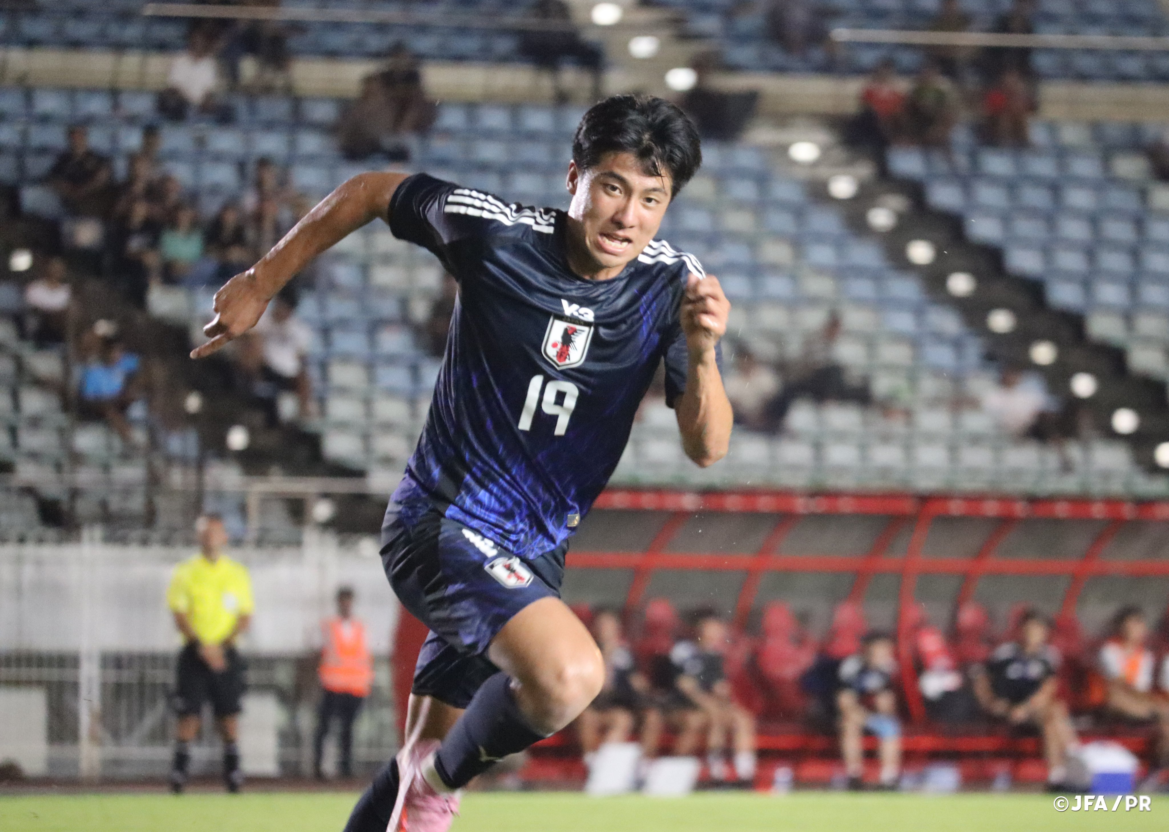 サッカー　日本代表 F72A6zqbkAErMnm.jpg