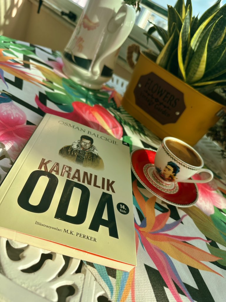 📌 “Siz, sizden sonra çekilen bütün fotoğraflarda vardınız Deniz. Hala da varsınız.”
📌 “Yarım kalan her şey bir yudum kederdir insanın içinde…”
   Osman Balcıgil -Karanlık Oda🥀

#kitap
#kitapseverlertakipleşiyor
#okudumbitti
#alıntı