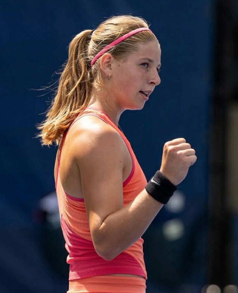 WHAT A WIN!!!!!!!!!!!🔥🔥🔥

16 year old Hannah Klugman🇬🇧 is into the Quarter Finals at the US Open for the first time in her career after she comes back from a set down to beat Julie Pastikova🇨🇿 1-6 6-3 6-4👏🏼👏🏼👏🏼

Simply incredible from Hannah🇬🇧💪🏼

📸<a href="/the_LTA/">LTA</a>