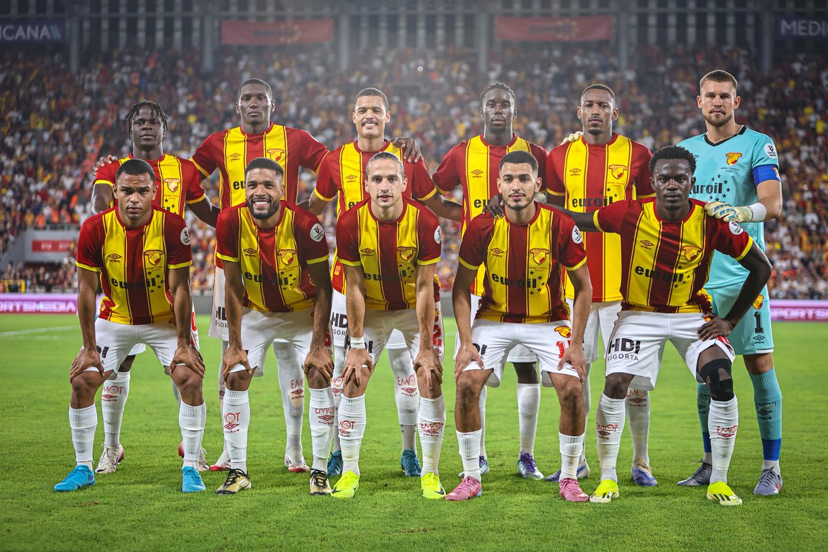 Şu maç önü fotoğrafını her maç sonrası paylaşma şansınız olur mu,inanılmaz güzel bir kare oluyor <a href="/Goztepe/">Göztepe Spor Kulübü</a> ?