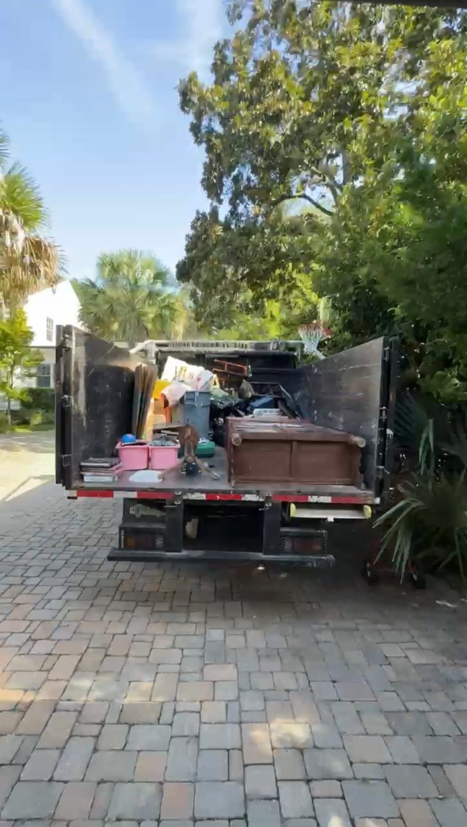 BDJunkremoval's tweet image. 👉Before and After: Garage Declutter
✨Ready for your transformation? Contact us today!

🐾Black Dog Junk Removal
☎️843-920-JUNK (5865)
⚡Fast and Friendly Service
📍Charleston, SC

#JunkRemoval #CleanOutCrew #Decluttering #BeforeAndAfter #JunkBeGone #ClutterFree #TrashToClean