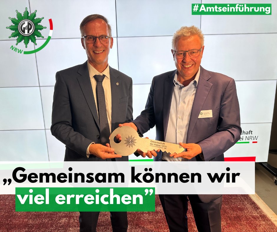 Patrick Schlüter ist offiziell ins Amt eingeführt! 🎉
Vor rund 170 Gästen erhielt er von Michael Mertens symbolisch den Schlüssel mit #GdP-Emblem.
„Ich bin einer von 50.000. #Gemeinsam können wir viel erreichen.“ 💚 #GdPNRW #StarkFürEuch