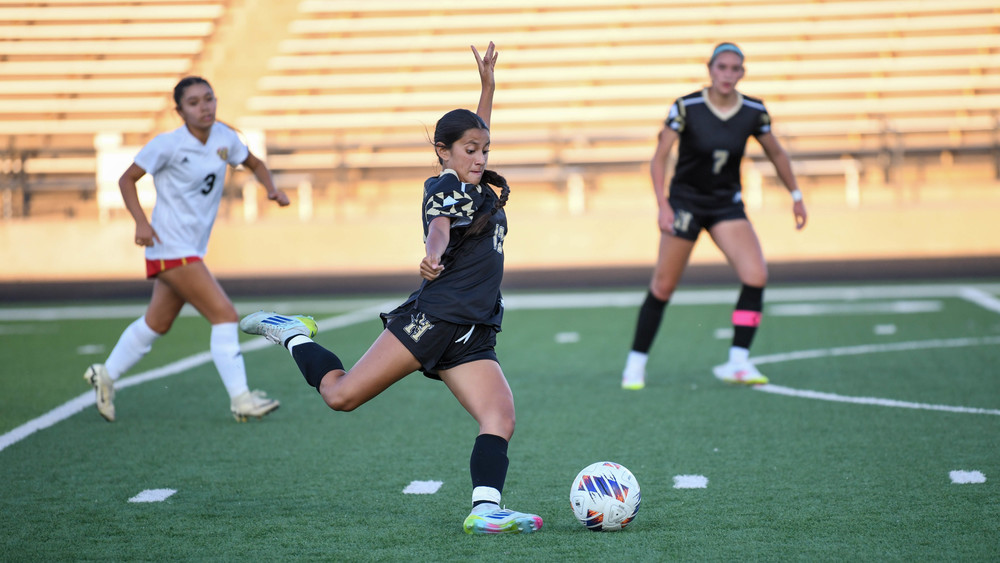 Hobbs_Schools's tweet photo. Lady Eagles Win over Centennial in Season Opener https://t.co/ZSs1UEA7yS https://t.co/rvkl8va1jY