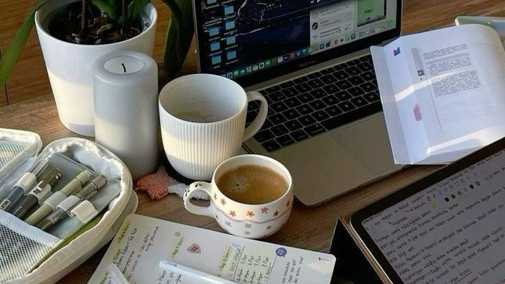 pilatesgirly's tweet photo. get to work, the time will pass anyway https://t.co/Z6sQMdJF1w