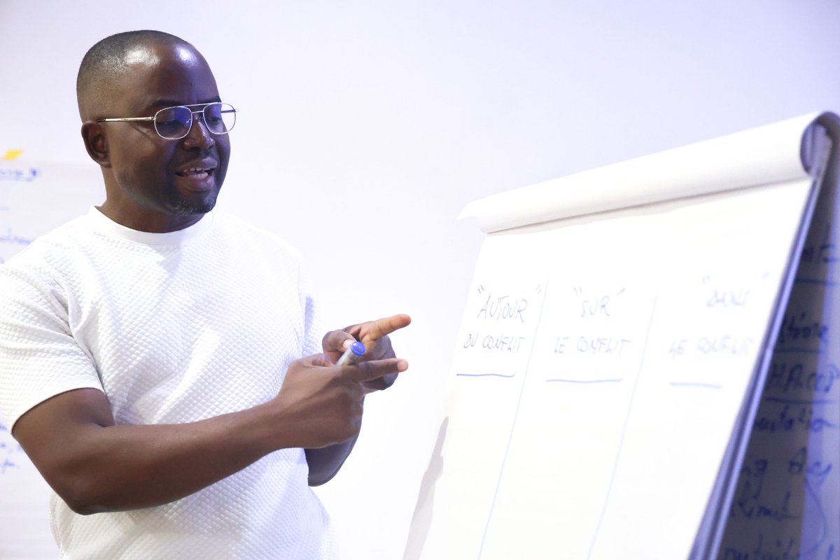 Du 26 au 30 août 2025 à Bamako, @SFCG_org a formé les partenaires de #JustFuture en sensibilité au conflit.
Un transfert durable de compétences pour renforcer l’autonomie des acteurs locaux et bâtir des interventions plus sensibles et inclusives. ✨