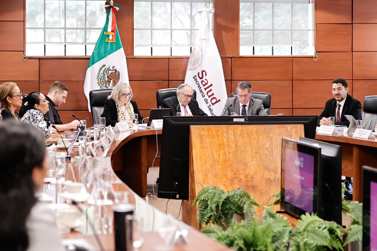 martibatres's tweet photo. Acudí a la 2a Sesión Ordinaria del Consejo de Salubridad General encabezada por el Dr. @DKershenobich, secretario de @SSalud_mx, en la que abordamos temas relativos al Compendio Nacional de Insumos para la Salud, la elaboración de Protocolos de Atención Médica, la Comisión Consultiva Científica, la Comisión para la Certificación de Establecimientos de Atención Médica y el Catálogo CLUES.