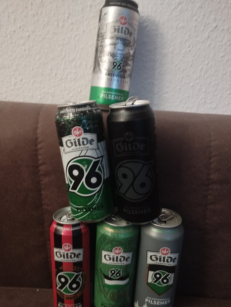 DocBizeps's tweet image. Die neue @Hannover96 Bierdose übrigens ein weiteres optisch sehr gelungenes Exponat in meiner zugegebenermaßen etwas fragil wirkenden Sammlung - möge der Gerstensaft mit uns sein ✌️💪