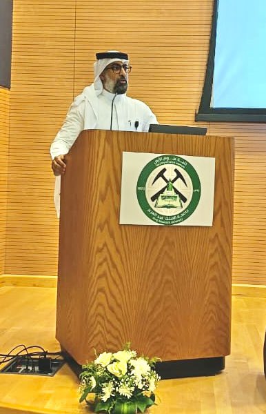 نظّمت #كلية_علوم_الأرض بجامعة الملك عبدالعزيز برنامجها الإرشادي السنوي للطلاب والطالبات المستجدين للعام الجامعي 1447هـ، على المسرح الرئيسي بالكلية، بحضور سعادة عميد الكلية الأستاذ الدكتور بدر حكمي، ووكيل الكلية للشؤون التعليمية الدكتور ريان خليل ووكيل الكلية للدراسات العليا