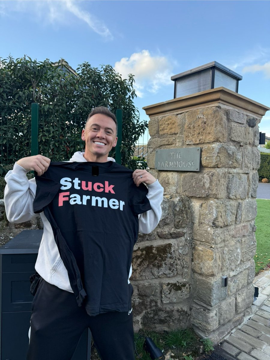 I’m not a farmer but I do live at a Farmhouse so obviously had to buy this one from Diddly Squat Farm Shop 

<a href="/JeremyClarkson/">Jeremy Clarkson</a> 🙌

#StuckFarmer