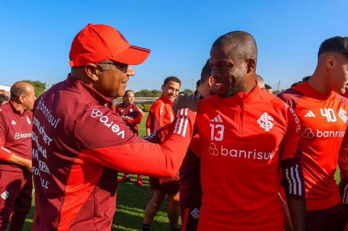 ultimasinter's tweet photo. 🚨Os números de Valencia no Inter com Mano Menezes, Coudet e Roger:

➡️Mano Menezes - 2 partidas (nenhum gol e nenhuma assistência)
➡️Coudet - 41 partidas (20 gols e quatro assistências)
➡️Roger - 57 partidas (11 gols e duas assistências) https://t.co/xSt6C2DV1E