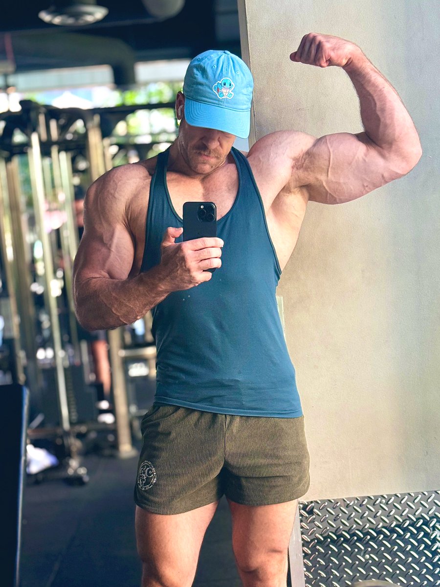 Squirtle hat🐢💦 and happy Biceptember 💪🏻

(Fun fact: Squirtle’s German name is “Schiggy”)