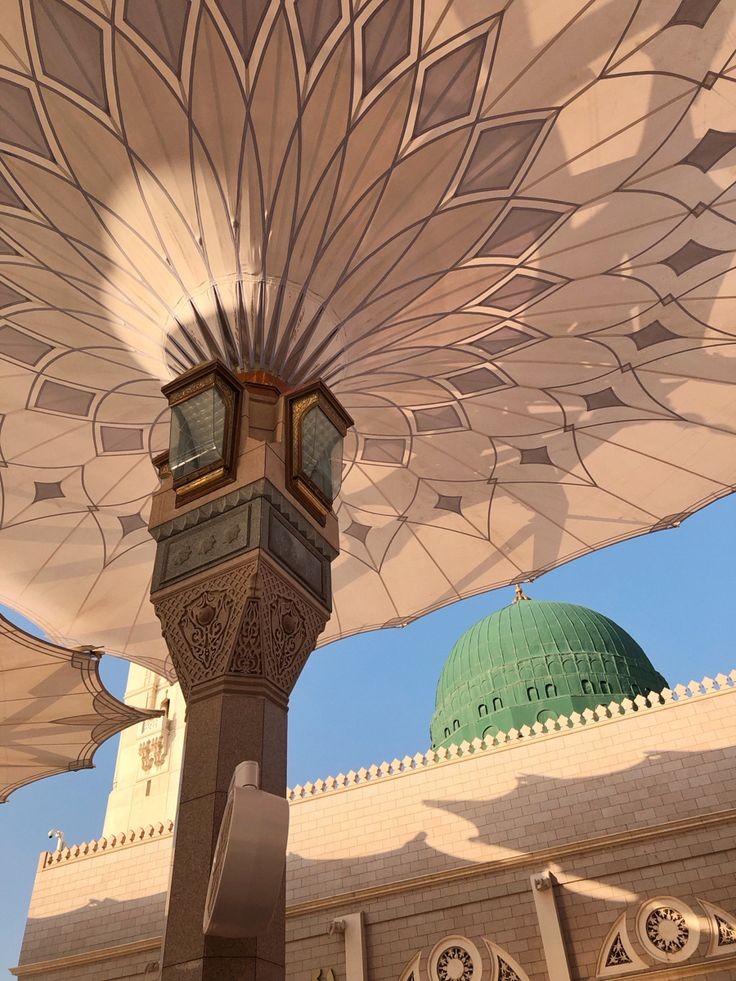 "Aşkınla yaşarır gözler." #NaatlarlaEfendimiz #MevlidKandili