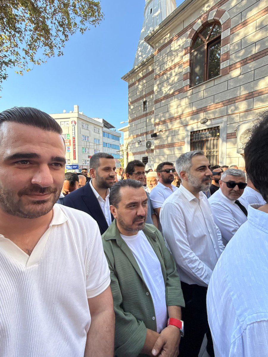 İlçe Başkan Yardımcımız <a href="/burak_agaoglu61/">Burak Ağaoğlu</a> ‘nun vefat eden amcası Ahmet İbrahimağaoğlu’nun cenazesine Grup Başkan Vekilimiz <a href="/serdarorhan/">Serdar ORHAN</a> ve ilçe teşkilatımız ile katıldık.

Merhum amcamıza Allah’tan rahmet sevenlerine ve yakınlarına başsağlığı dilerim.

<a href="/atasehirakparti/">AK Parti Ataşehir</a>