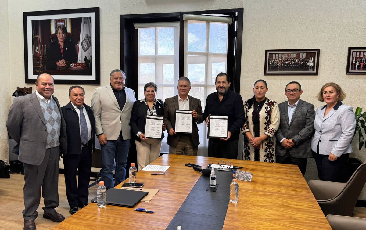 Herminio_CahueC's tweet image. Hoy firmamos el Convenio de Sueldos y Prestaciones #2025 con el #PoderLegislativo del #Edomex. Nuestra gratitud al diputado @pacovazquezr, presidente de la Jucopo del @CongresoEdomex, por fortalecer a las y los #suteymistas de este poder con aumentos semejantes a los otorgados…