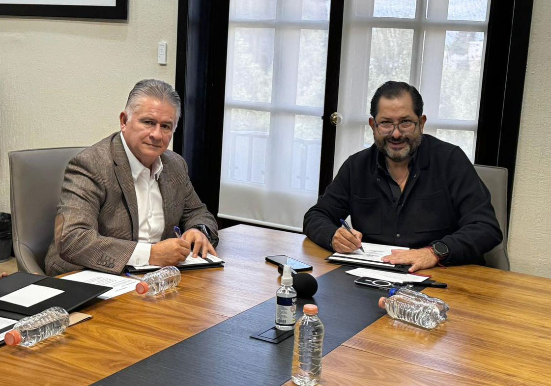 Herminio_CahueC's tweet image. Hoy firmamos el Convenio de Sueldos y Prestaciones #2025 con el #PoderLegislativo del #Edomex. Nuestra gratitud al diputado @pacovazquezr, presidente de la Jucopo del @CongresoEdomex, por fortalecer a las y los #suteymistas de este poder con aumentos semejantes a los otorgados…