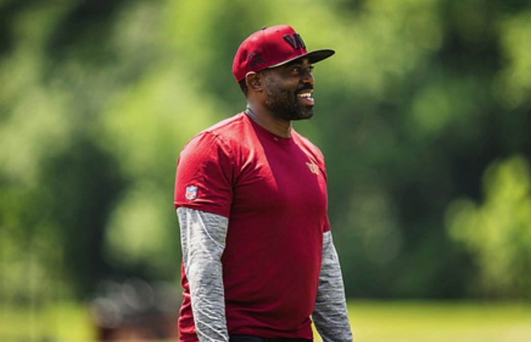 This summer, <a href="/CoachSejour/">Jeff Sejour 🇭🇹</a>  participated in the NFL's Bill Walsh Diversity Fellowship program with the Washington Commanders

📰: tinyurl.com/25o82ny8

#RollPards | #ClimbTheHill | #LafayetteCollege200