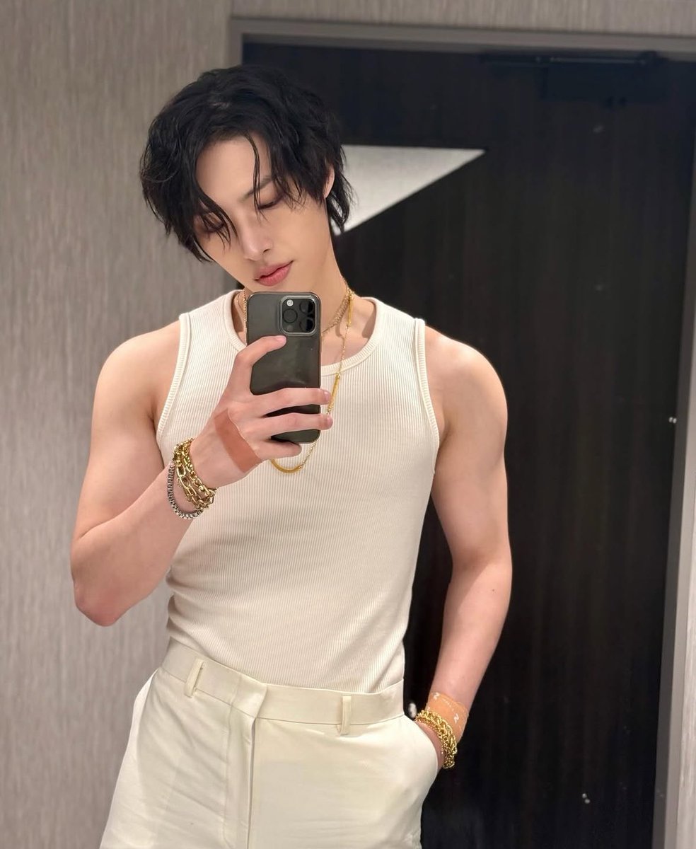 pluto … ⚡️ tweet media