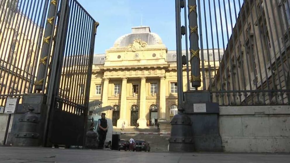 Au procès d'Arnaud Bonnefoy, deux ex-compagnes livrent des témoignages accablants à propos du policier
l.bfmtv.com/oJoV