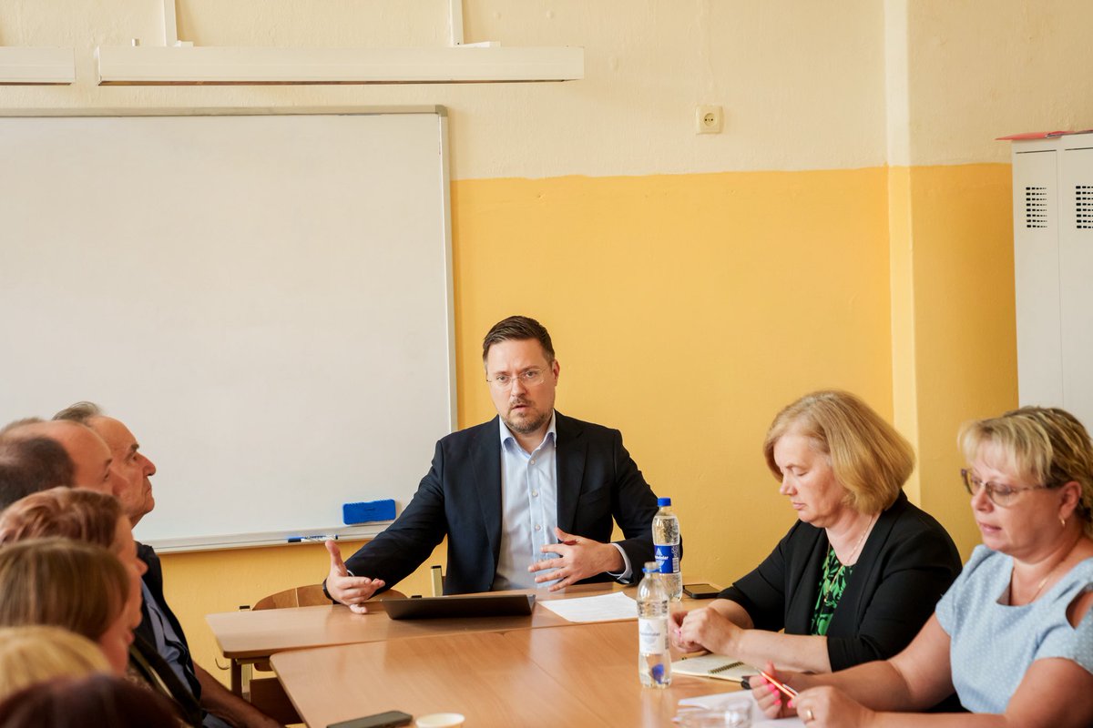 Pēc sēdes Memoranda padomes pārstāvji tikās ar Jēkabpils novada nevalstiskajām organizācijām un diskutēja par kopienu sadarbību Sēlijā, mazākumtautību biedrību attīstību, senioru iesaisti un birokrātijas mazināšanas iespējām pašvaldību sadarbībā ar nevalstiskajām organizācijām.