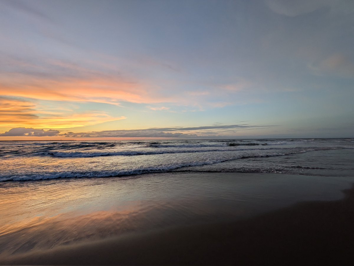 雲と光のコントラスト
静かな時間が心地よくて…🌊